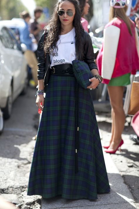 Tartan Outfit, Plaid Aesthetic, Tartan Skirts, Long Plaid Skirt, Plaid Outfit, Green Plaid Skirt, Plaid Skirt Outfit, Tartan Fashion, Western Skirts