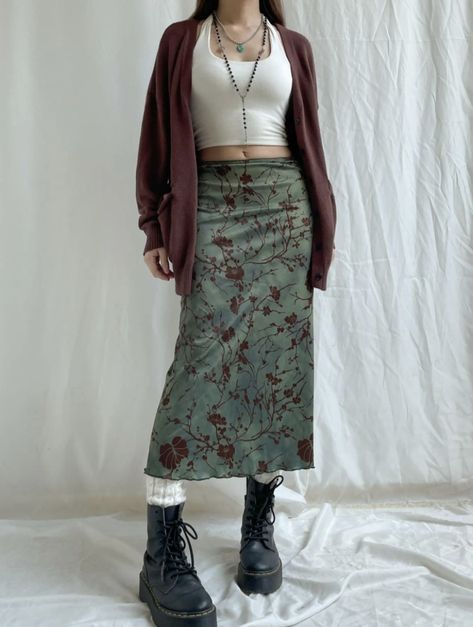 Grunge Outfit With Skirt, Casual Black Maxi Skirt Outfit, Maxi Skirt Outfit Grunge, Dark Earthy Outfits, Grunge Maxi Skirt Outfits, Whimsigoth Outfits Casual, Fairy Grunge Midi Skirt, Whimsigoth Long Skirt, Maxi Skirt Whimsigoth