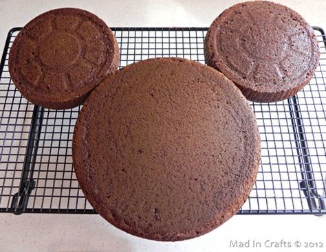 Want to make a Mickey Cake? These directions couldn't be more easy. Check it out. Bolo Do Mickey Mouse, Colored Frosting, Party Food Menu, Γενέθλια Mickey Mouse, Mickey Cake, Minnie Y Mickey Mouse, Mickey Cakes, Mickey Birthday Party, Minnie Birthday Party