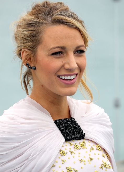 Blake Lively Updo, Pregnancy Hairstyles, Different Braids, Covering Gray Hair, Braid Out, Sleek Hairstyles, Quick Hairstyles, Fashion Tv, Roots Hair