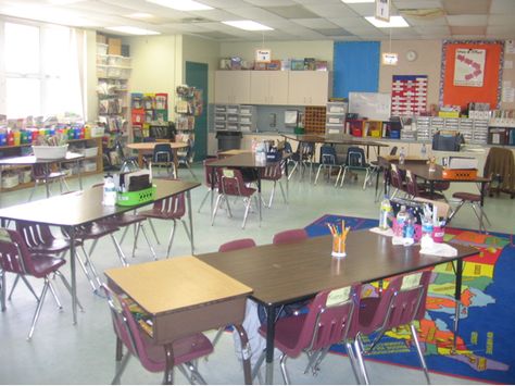 6 classroom organization tips to help kids with ADHD Classroom Seating Arrangements, Classroom Tour, Classroom Seating, Third Grade Classroom, Education Organization, Education Motivation, Education Quotes For Teachers, Classroom Setup, Classroom Design