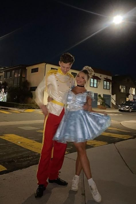 Princess And Knight Costume, Couple Cute Costumes, Couples Princess Costumes, Couple Princess Costumes, Cute Simple Couples Costumes, Prince And Princess Couple Costume, Repunzle Costume Idea Couple, Dynamic Duo Costumes Couples Disney, Couple Costumes Blonde And Brunette