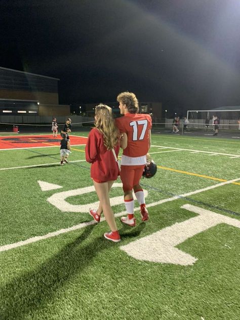 Football Player Boyfriend, Usa High School, Football Relationship, High School Couples, School Football Game, High School Relationships, High School Football Player, Hs Football, Football Couples