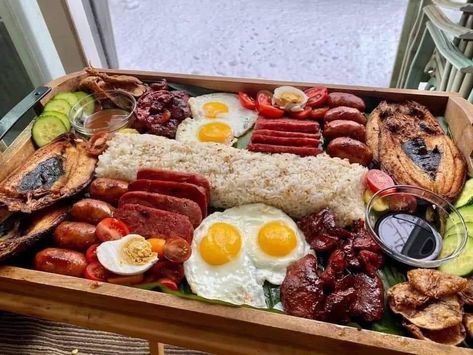 ✨ a l e x ✨ on Twitter: "When Filipinos say it’s time for breakfast this is what we mean.… " Bilao Food Ideas, Filipino Food Party, Pinoy Breakfast, Easy Filipino Recipes, Filipino Breakfast, Filipino Street Food, Fair Foods, Breakfast Platter, Fair Food