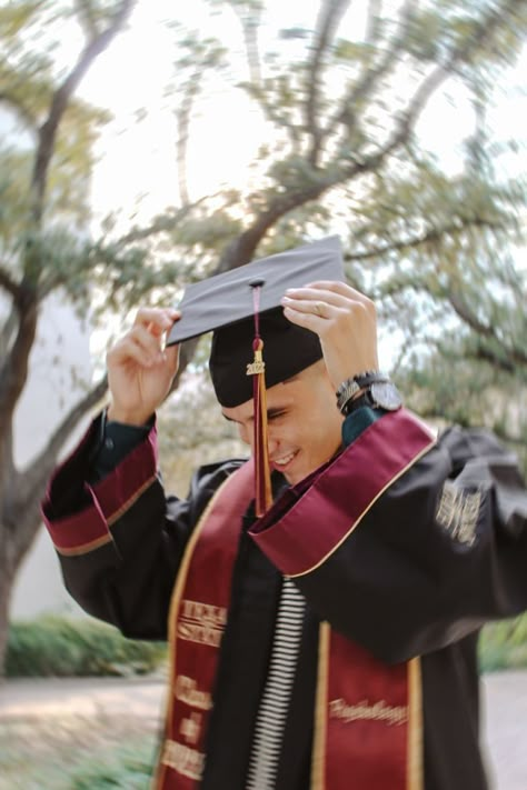 Senior Graduation Photoshoot, Male Graduation Pictures, Male Graduation, College Grad Pictures, Cap And Gown Pictures, Graduation Pictures Poses, Senior Photos Boys, Grad Poses, College Graduation Pictures Poses