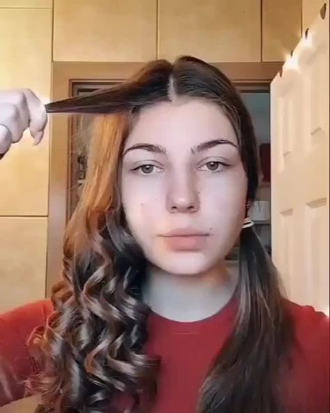 4,898 mentions J’aime, 126 commentaires - Byrdie (@byrdiebeauty) sur Instagram : "*Dusts cobwebs off of flatiron* 📹: @alina_stawecki" Curl Hair With Straightener, Hair Upstyles, Peinados Fáciles Para Cabello Corto, Hair Up Styles, Hair Styler, Brown Blonde Hair, Cute Hairstyles For Short Hair, Curly Hair Tips, Grunge Hair