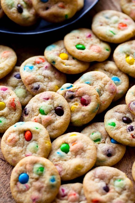 #HealthHealthyFood Mnm Cookies Recipe, Mnm Cookies, What Is Healthy Food, Bite Size Cookies, Crazy Cookies, Sally's Baking, M And M, Makanan Diet, Mini Cookies