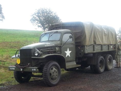 1942 GMC CCW 2 1x2 ton Gmc Typhoon, Ww2 Reenactment, Us Army Trucks, Army Photos, Cargo Truck, M10 Tank Destroyer, Us Army Vehicles, Military Car, Army Truck