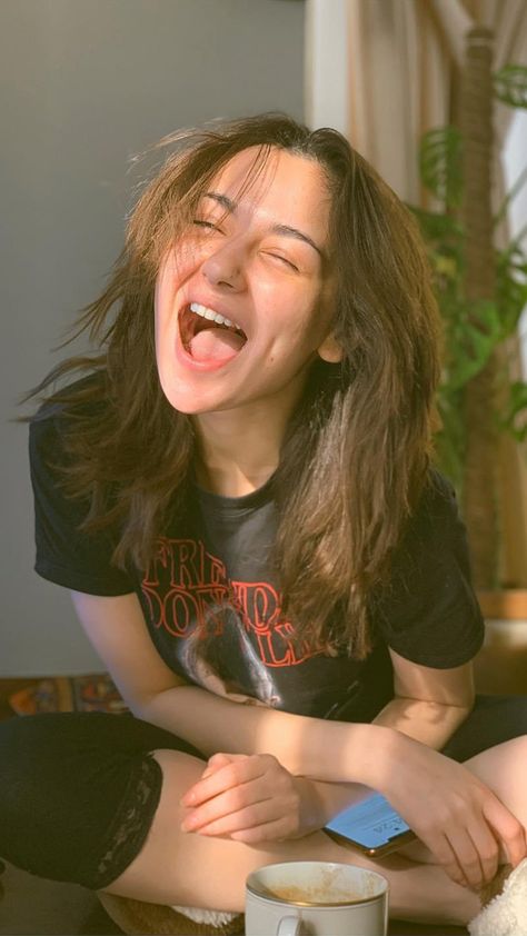 Hania Aamir Instagram, Hania Amir Hot Pics, Chai Tea Pics, Hania Aamir, Iconic People, Alia Bhatt Photoshoot, Sister Poses, Disney Canvas, Shraddha Kapoor Cute