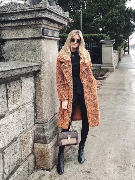 What to Pack for Ireland, According to a Local Pack For Ireland, Ireland Outfits, Dublin Fashion, Ireland Fashion, Fluffy Coat, Jackets Men Fashion, Autumn Outfits, Inspiration Fashion, Trends 2022