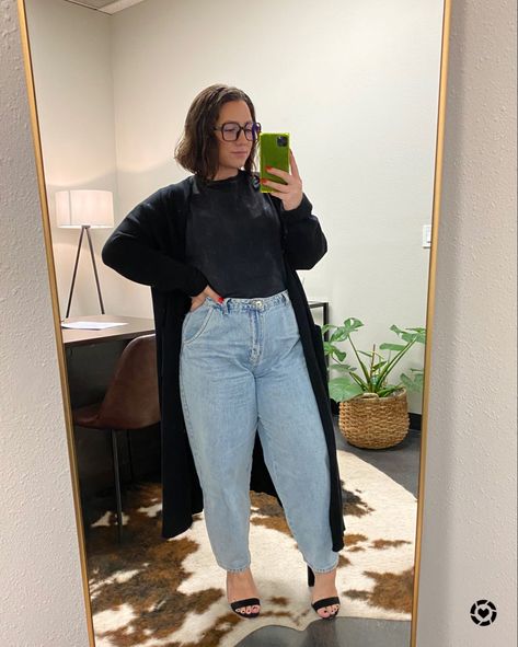 Normcore Mid Size, Midsize Fashion 40s, Simple Curvy Outfits, Jean Outfits Midsize, 90s Mom Fashion Plus Size, Plus Size Straight Leg Jeans Outfits, Curvy Girl Outfits Winter, Mid Size Girl Outfits, Midsize Casual Outfit