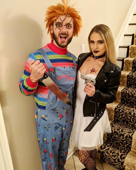 DIY THE BRIDE OF CHUCKY COUPLES COSTUME IDEA #halloweencostumes #diyhalloweencostumes #easyhalloweencostumes #coupleshalloweencostumes #lastminutehalloweencostumes #cutehalloweencostumes #halloweencostumeswomen Unique Couples Costumes, Chucky Halloween Costume, Bride Of Chucky Costume, Halloween Couple Costume, Amazon Halloween, Chucky Halloween, Halloween Costumes Diy Couples, Diy Couples Costumes, Halloween Coustumes