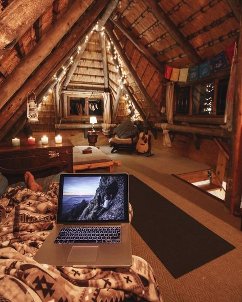 Rustic Home Interiors, Attic Rooms, Cozy Room Decor, Aesthetic Rooms, Teen Bedroom Decor, Cozy Cabin, Cozy Room, Room Ideas Bedroom, Dream Rooms