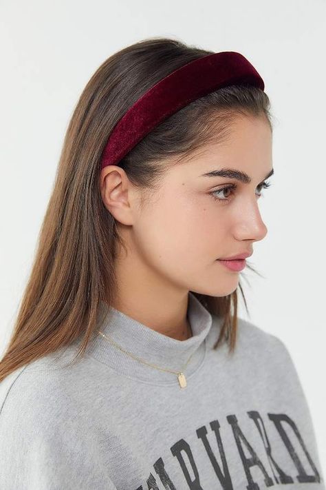 Urban Outfitters Clarissa Padded Headband // #fashion #womensfashion #womensclothes #accessories #clothes #designer #fashionpost #fashionstyle #lookbook #lookoftheday #outfitoftheday #shoes #streetfashion #streetwear #style #styleblogger #stylish #trend #trendy Hair Clips 90s, Beauty Make-up, Half Updo, Padded Headband, Penteado Cabelo Curto, Velvet Headband, Casual Hairstyles, Trending Hairstyles, 인물 사진