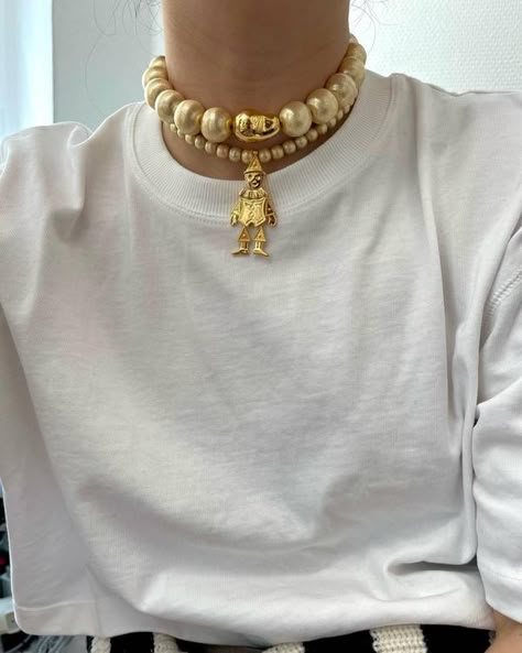 Accesories Outfit Jewelry, Simple Jewelry Aesthetic, Sophie Buhai Jewelry, Accessories 2025, Jewelry Accessories Necklaces, Jewellery Branding, Clothing Fabric Patterns, French Luxury Brands, Total White