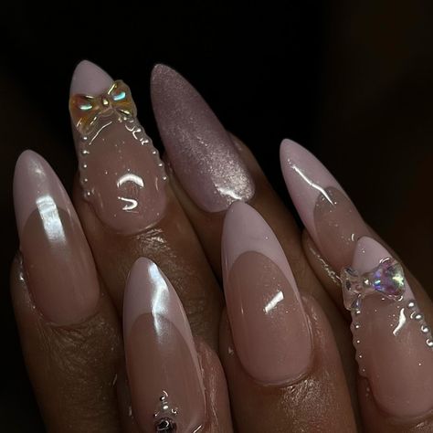 Birthday nails #birthdaynails #nails #nailsart Almond Glam Nails, Winter Birthday Nails Almond, Almond Nails Birthday, 22nd Birthday Nails, Birthday Nails Capricorn, January Birthday Nails, Winter Birthday Nails, Almond Birthday Nails, December Birthday Nails