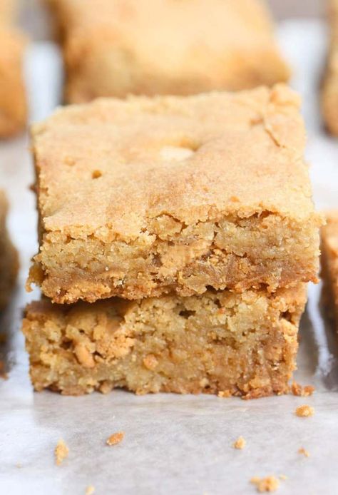 Chewy homemade blondies with butterscotch chips. These Butterscotch Blondies are the BEST, especially served with ice cream and an easy homemade butterscotch sauce. | Tastes Better From Scratch Homemade Blondies, Blondie Cake, Blondies Recipe Easy, Butterscotch Brownies, Peanut Butter Brownies Recipe, Butterscotch Bars, Butterscotch Blondies, Butter Scotch, Carnivore Recipes