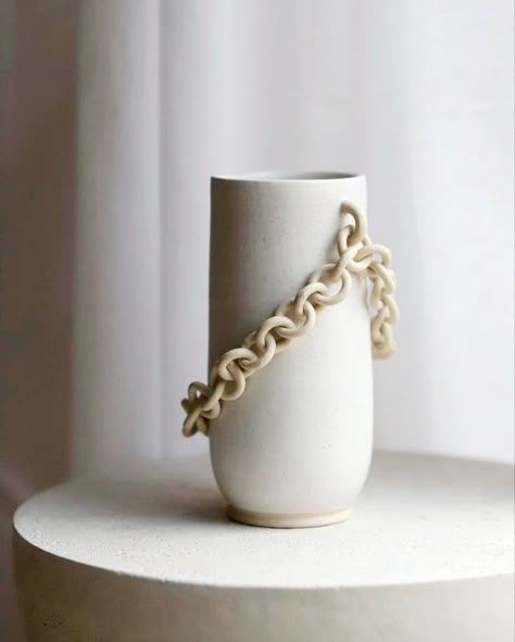 Chain Pottery, Cautious Clay, Handbuilding Ceramics, Clay Building, Ceramics Pottery Vase, Pottery Handbuilding, Porcelain Tableware, Modern Pottery, Ceramics Pottery Art