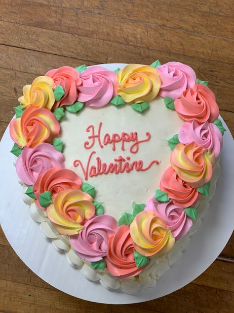 Valentines Bakery, Valentines Cakes And Cupcakes, Valentines Cakes, Valentine Cakes, Beyblade Birthday, Cookie Cake Designs, Valentines Cake, Valentines Recipes Desserts, Piping Frosting