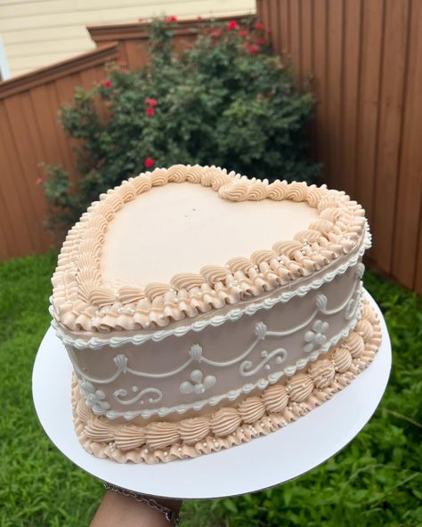 🤍Details🤍 #cake #heartcake #olladebarrocake #cakedecorating #baker #baketok #olladebarro #aestheticcake #buttercream #buttercreamcake #cake #cakedecorating #cakedesign #wilton #wiltoncake #dallastx #dallascakes #buttercreamdecorating #buttercreamdesign Tres Leches Cake Ideas, Cielito Lindo Cake Ideas, Decorated Tres Leches Cake, Cielito Lindo Baby Shower Theme Desserts, Cielito Lindo Baby Shower Cake, Cielito Lindo Cake, Mexican Baby Shower Cake, Cantarito Cake, Charro Cakes