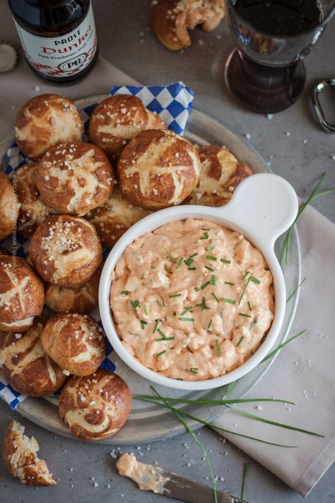 Obatzda beer cheese dip served with freshly baked Bavarian pretzels. Beer garden food at its finest. #oktoberfest #beercheesedip German Beer Cheese, German Beer Cheese Dip, German Appetizers, Bavarian Pretzel, German Food Authentic, Bavarian Recipes, German Desserts, Oktoberfest Food, Octoberfest Food