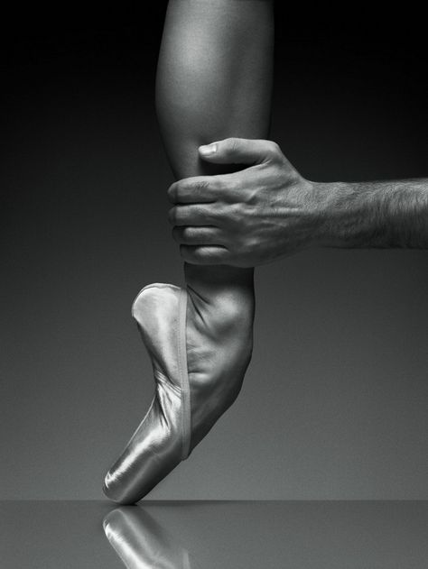 Dutch National Ballet 50th anniversary portrait photographed by ERIN OLAF, 2011. Lois Greenfield, Erwin Olaf, Isadora Duncan, Dance Like No One Is Watching, Dance Movement, Shall We Dance, Ballet Photography, Ballet Beautiful, Pointe Shoes