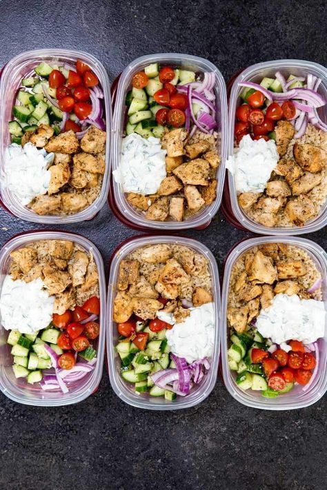 Meal Prep Sunday is the hottest trend right now in health and fitness. Prep as many healthy meals as you can within a few hours on a Sund... Pasti Fit, Meal Prep Sunday, Sunday Meal Prep, Prepped Lunches, Meal Prep Bowls, Diet Vegetarian, Lunch Meal Prep, Chicken Alfredo, Healthy Dinners