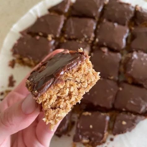 Weetabix Cake, Weetabix Recipes, Weetbix Slice, Health Bars, Chocolate And Coconut, Slice Recipe, Lunchbox Treats, Gateaux Cake, Slices Recipes