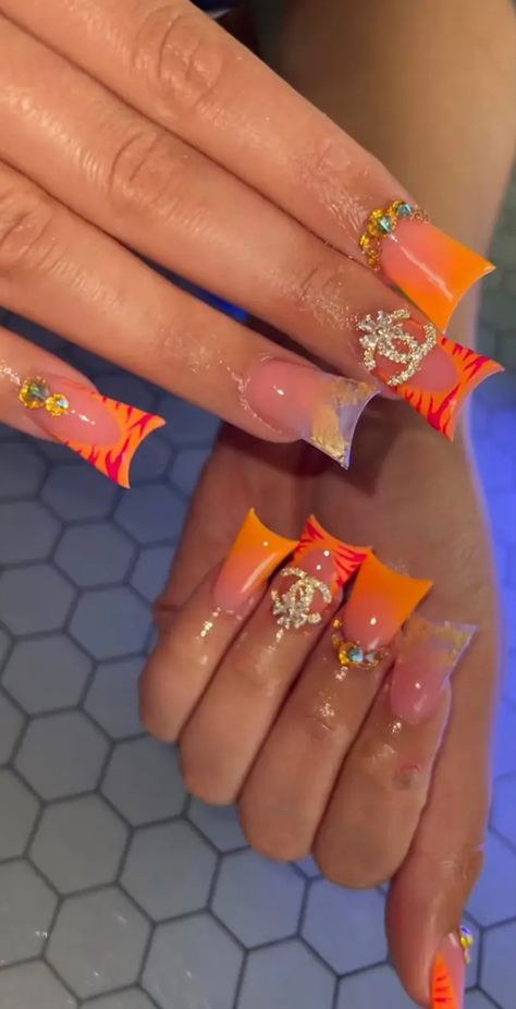 Colorful Birthday Nails, Orange Freestyle Nails, Baddie Birthday Nails Orange, Orange Nails Acrylic Design, Ombré Duck Nails, Ginger Nails Acrylic, Ombre Duck Nails, Orange Duck Nails Acrylic, Orange Duck Nails