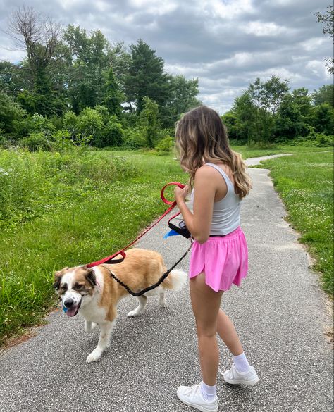 dog walking, walking a dog, cute dog walking photo, cute summer shorts, cute summer activewear Photoshoot Ideas Instagram, Dog Walking Outfit, Walking Outfit, Summer Workout Outfits, Comfy Summer Outfits, Colorful Hairstyles, Instagram Photoshoot, Walking Dog, Walking Outfits