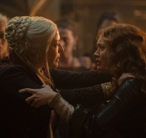 Jordy 🌱 HOTD SPOILERS 🗡️ on Twitter: "hotd writers managed to mess everything up, but rhaenicent has honestly stayed the backbone of the entire show. forever a fan of this secret third team https://t.co/XDriNKcHtX" / Twitter Alicent Hightower, Medieval Woman, Targaryen Aesthetic, Rhaenyra Targaryen, Game Of Thrones Art, House Targaryen, Sansa Stark, World Of Fantasy, Dragon Games