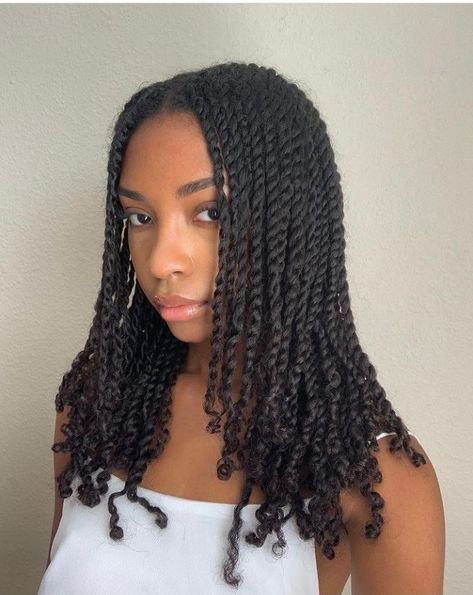 Mini Twists Natural Hair, Twisted Hair, Quick Natural Hair Styles, Natural Hair Twists, Protective Hairstyles Braids, Hair Twist Styles, Pretty Braided Hairstyles, Hairdos For Curly Hair, Natural Curls Hairstyles