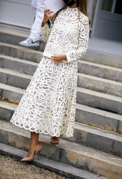 Elegante Y Chic, Lace Dress Styles, La Fashion Week, Looks Street Style, The Best Street Style, Best Street Style, Modest Fashion Outfits, La Fashion, Lace Fashion