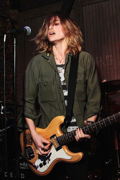 Emily Armstrong from Dead Sara...who I LOVE LOVE LOVE! Emily Armstrong Linkin Park, Haim Style, Emily Armstrong, Danielle Haim, Musician Style, Linking Park, Linkin Park Chester, Rocker Chick, Women Of Rock