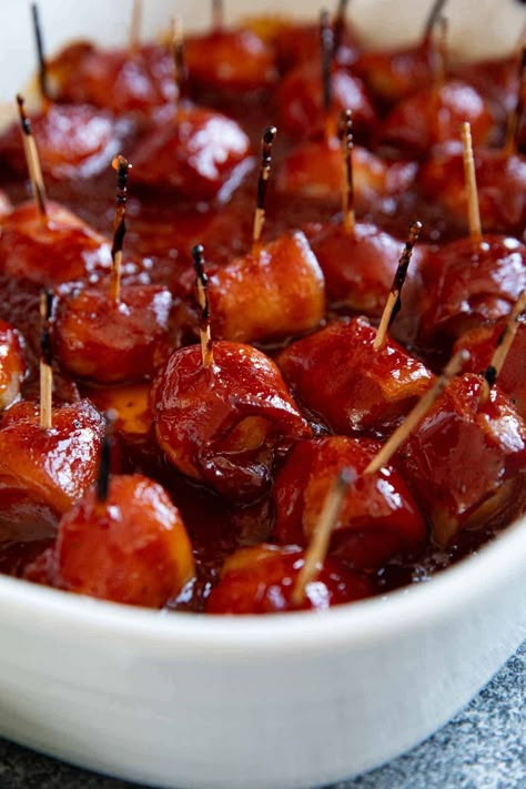 Sweet, salty, and crunchy, these Bacon Wrapped Water Chestnuts are the perfect party appetizer. They are simple to make and are so addictive! Bacon Water Chestnuts Recipe, Bacon Wrapped Water Chestnuts, Best Holiday Appetizers, Chestnut Recipes, Taste And Tell, Pan Fried Salmon, Family Friendly Recipes, Bacon Lover, Water Chestnuts