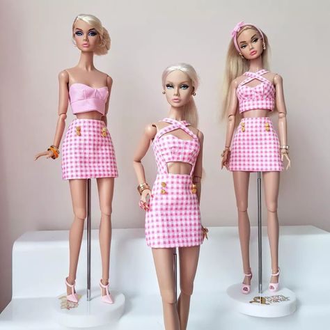 Barbie Girl Doll, Pink Plaid Pattern, Barbie Sewing Patterns, Poppy Parker Dolls, Barbie Diy, Style Pink, Iconic Style, Pink Plaid, Capsule Collection