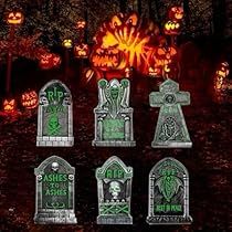 Halloween Cemetery, Decoration For Halloween, Outdoor Halloween Decorations, Haunted Houses, Plastic Design, Halloween Parties, Outdoor Halloween, Halloween Outdoor Decorations, Tombstone