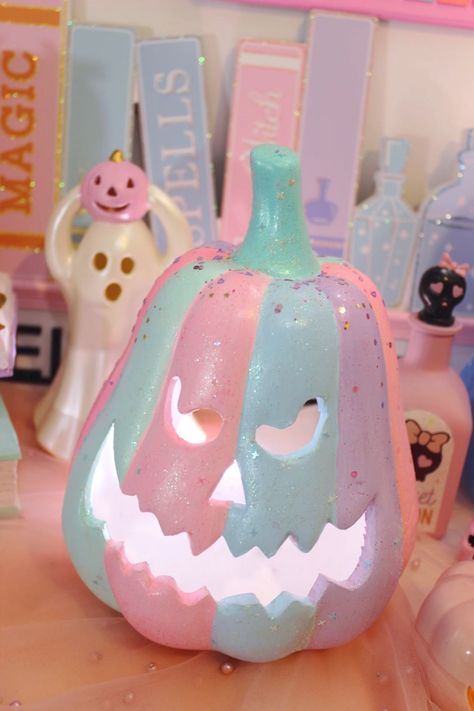 Cutesy Halloween Decor, Kawaii Halloween Decor, Pastel Goth Wedding, Pastel Halloween Aesthetic, Pastel Fall Decor, Whimsy Halloween, Aesthetic 2025, Pastel Halloween Decor, Halloween Widget