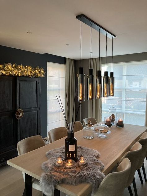 2024 Dining Room Chandeliers: Unique & Luxurious Lighting Trends Dinning Lamps Ideas, Dinning Table Lighting, Eating Table Dining Rooms, Dinner Table Lighting, Dining Lighting Ideas, Dining Table Lighting Ideas, Dining Table Lights, Lights Over Dining Table, Dining Room Chandeliers