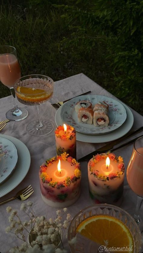 Candle Lit Picnic, Candlelit Picnic, 21st Party Themes, Picnic Candles, Dinner Party Candles, Dinner Date At Home, Birthday Dinner Party, Dinner Party Themes, Picnic Birthday