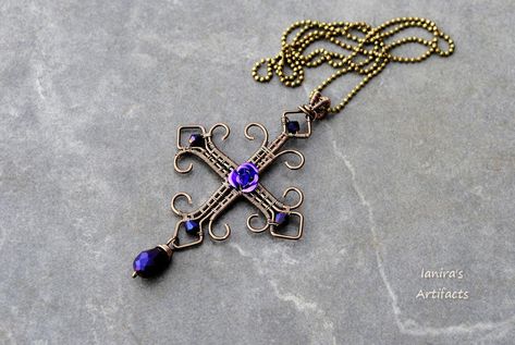 Wire Wrapped Cross, Wire Jewelry Making, Bijoux Fil Aluminium, Wire Jewelry Tutorial, Diy Wire Jewelry, Wire Necklace, Wire Work Jewelry, Jewellery Shop, Wire Pendant