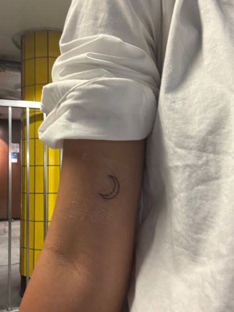 Minimalist tattoo Minimalist Moon Tattoo Women, Simplistic Moon Tattoo, Minimal Moon Tattoo Ideas, Moon Tattoo Designs Minimalist, Small Planet Tattoo, Microrealistic Tattoo, Moon Tattoo Minimalist, Full Moon Minimalist Tattoo, To The Moon And Back Tattoo