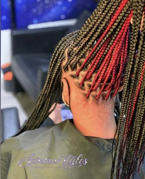 Burgundy And Black Peekaboo Braids, Box Braids Peekaboo Color Red, Peekaboo Braids Burgundy, Dark Red Peekaboo Braids, Red Peek A Boo Braids, Peek A Boo Box Braids Red, Red Peekaboo Knotless Braids, Black Red Braids, Black And Red Box Braids