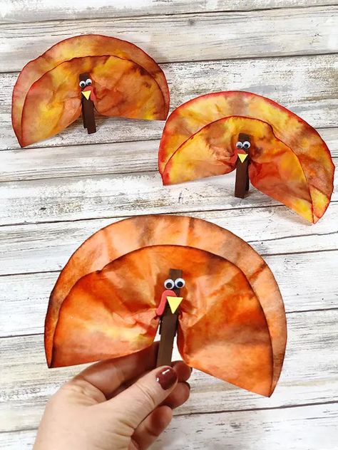 Homemade Thanksgiving Decorations, Fun Thanksgiving Crafts, Thanksgiving Turkey Craft, Thanksgiving Crafts Preschool, Preschool Crafts Fall, Easy Thanksgiving Crafts, November Crafts, Coffee Filter Crafts, Turkey Crafts