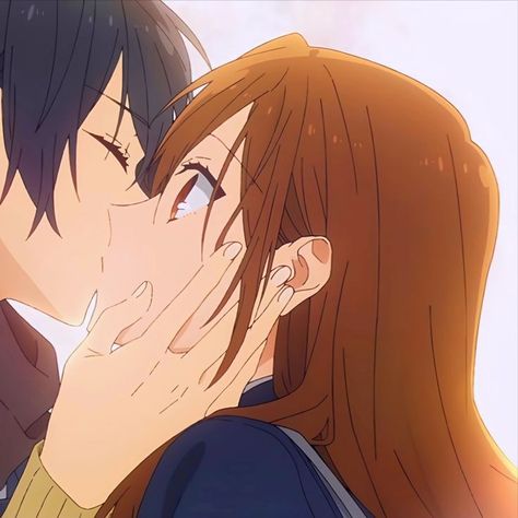 Horimiya Kiss, Bf And Gf Cartoon Pics, Cute Disney Pictures, Romantic Anime Couples, Best Anime Couples, Romantic Manga, Cute Anime Profile Pictures, Anime Couples Manga, Cool Anime Pictures