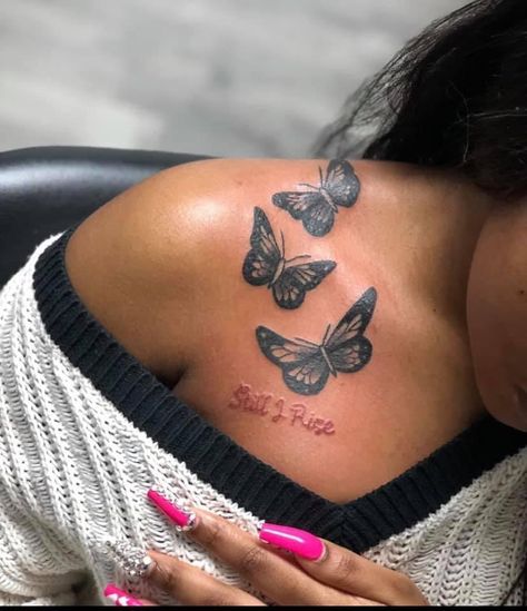 Unique Shoulder Tattoos For Women, Butterfly Tattoo On Shoulder, Rose Shoulder Tattoo, Hand Tattoos For Girls, Cute Hand Tattoos, Pretty Hand Tattoos, Butterfly Tattoos For Women, Summer Tattoo, Black Girls With Tattoos