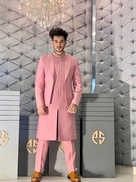 Groomsmen Outfit Ideas, Menswear Indian, Indo Western Outfits For Men, Groom And Groomsmen Outfits, Indo Western Dress For Men, India Fashion Men, Indian Wedding Suits Men, Groomsmen Outfit, Man Dress Design