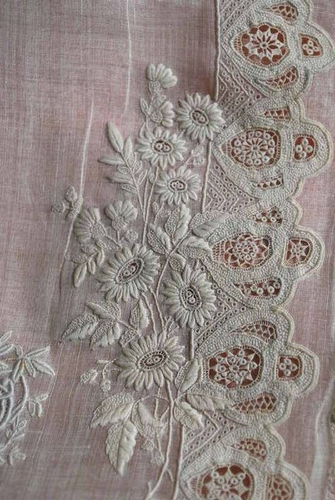 Found on carolynforbestextiles.com Schiffli Embroidery Design, Cutwork Lace, Embroidered Pillows, Embroidery Fashion Detail, Trendy Embroidery, Embroidery Pillow, Ideas Embroidery, Pillow Embroidery, New Embroidery