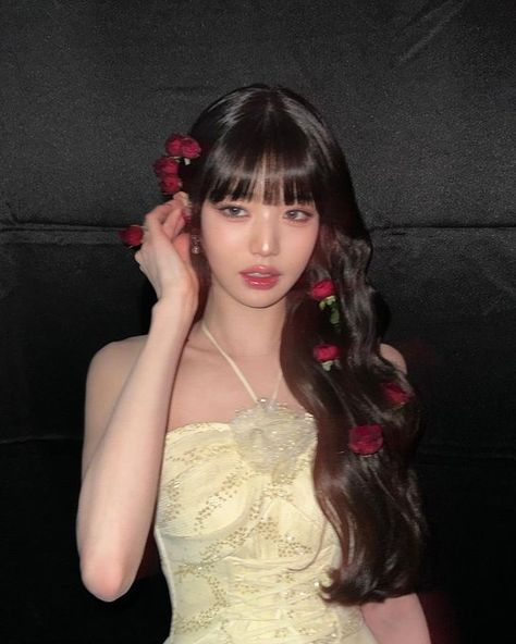 Jennie Lisa, Korean Makeup, K Idols, Instagram Update, Korean Singer, Role Models, Korean Girl, South Korean Girls, K Pop