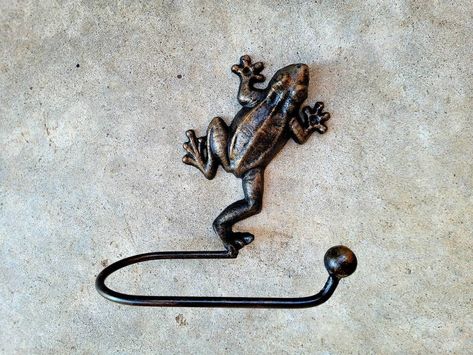 Handmade and Hand painted, this Frog Toilet Paper Holder will make a great and unique addition to any bathroom.  It is made of cast iron, and has been hand painted in an antique gold finish.  Other colors are also available. Matching screws will be included. OVERALL MEASUREMENTS- Frog: Approximately 4.5 inches at the widest point. Approximately 6.5 inches in height. LENGTH OF BAR: 7 inches MATCHING HAND TOWEL RINGS ARE ALSO AVAILABLE. TO GO BACK TO OUR SHOP, PLEASE CLICK HERE: https://www.etsy.c Frog Toilet Paper Holder, Frog Toilet, Shabby Chic Toilet, Frog Bathroom, Jungle Rainforest, Jungle Bathroom, Whimsical Bathroom, Frog House, Hand Towel Ring